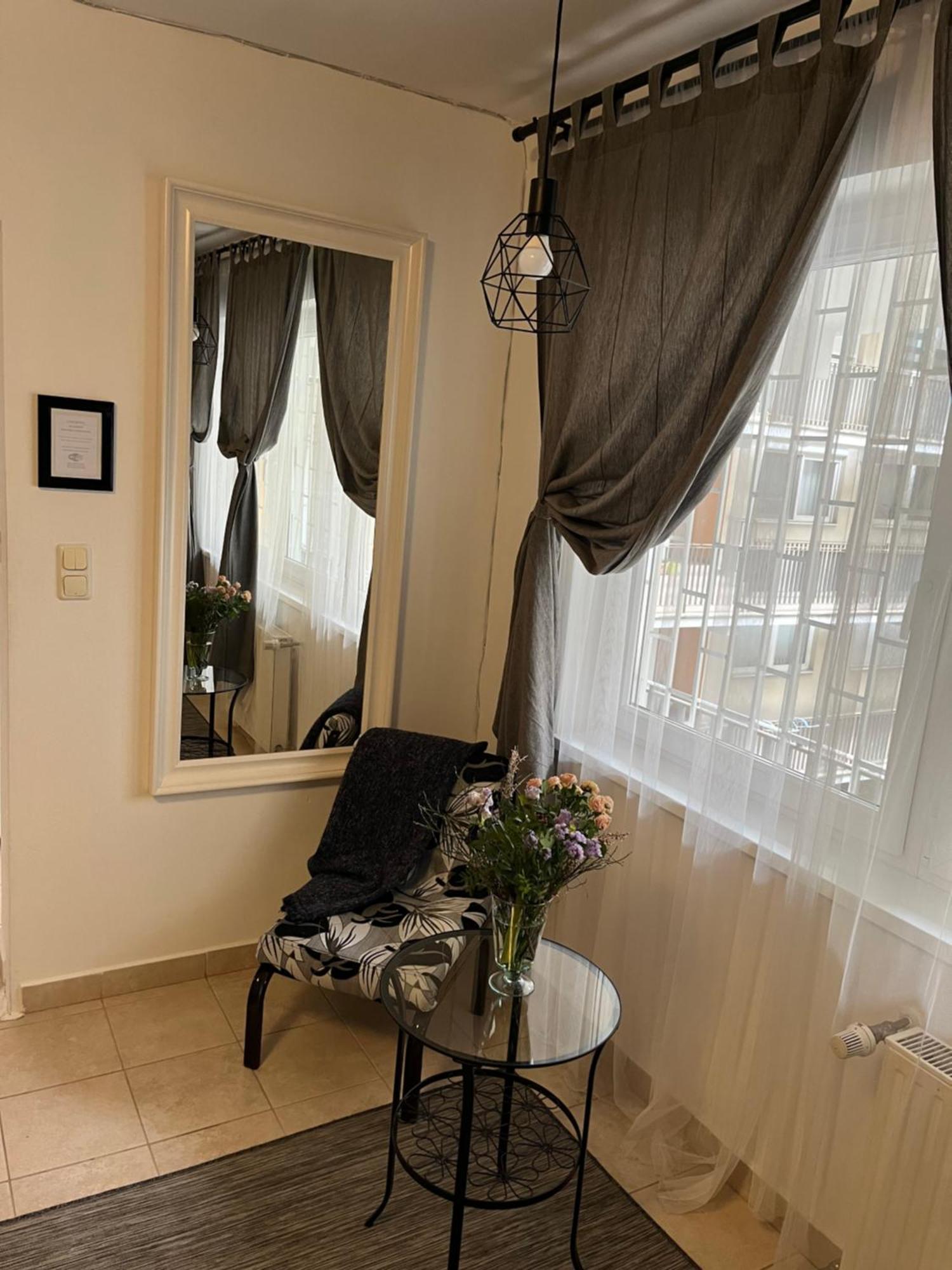 Downtown Rose Garden Apartments Whit Garage Opcional Budapeşte Dış mekan fotoğraf