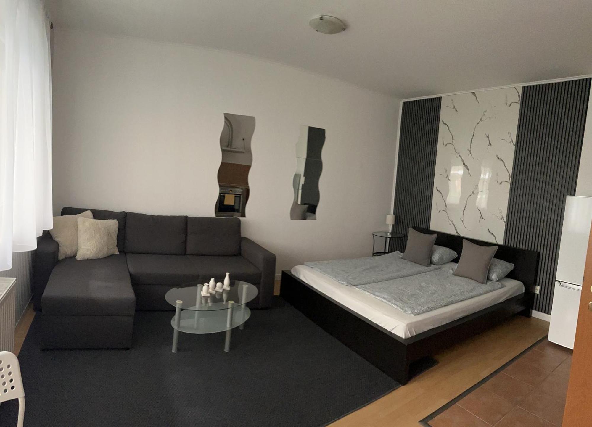 Downtown Rose Garden Apartments Whit Garage Opcional Budapeşte Dış mekan fotoğraf